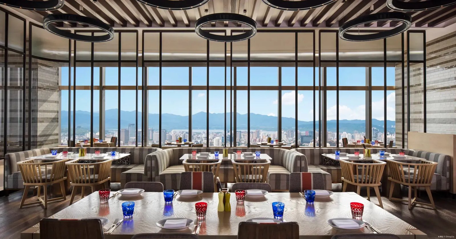 Park Hyatt Hangzhou, at the table