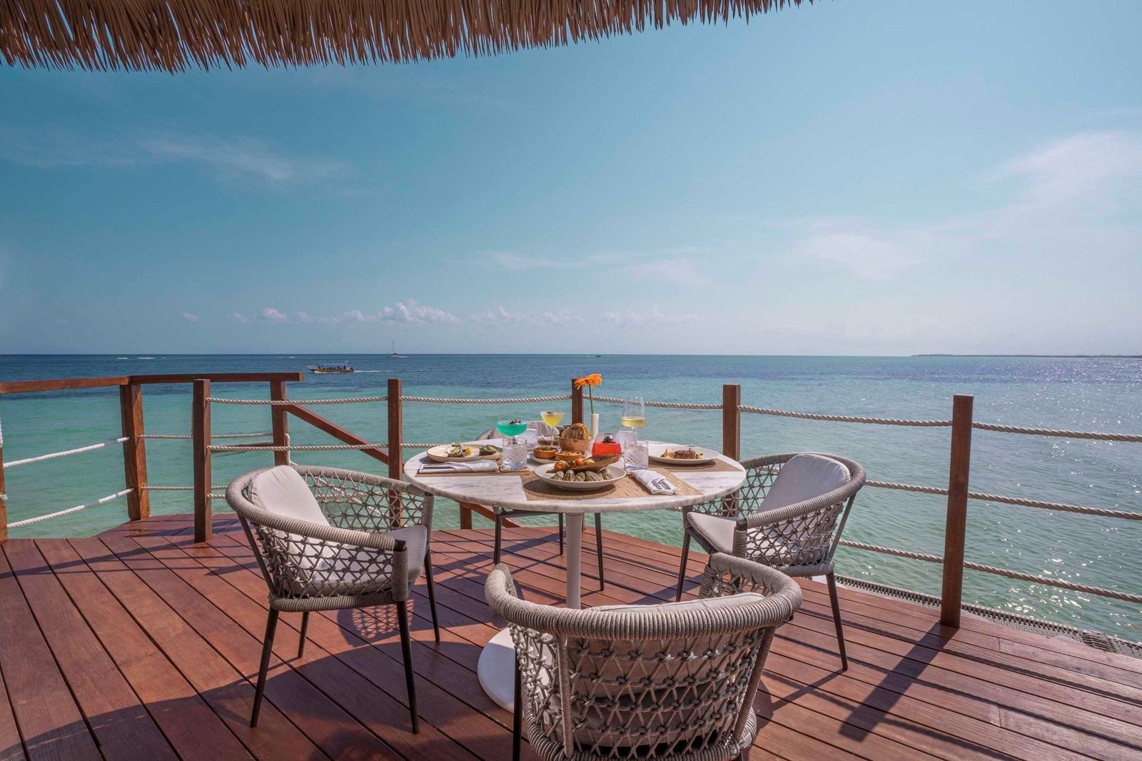 Palafitos Overwater Bungalows, eat & drink
