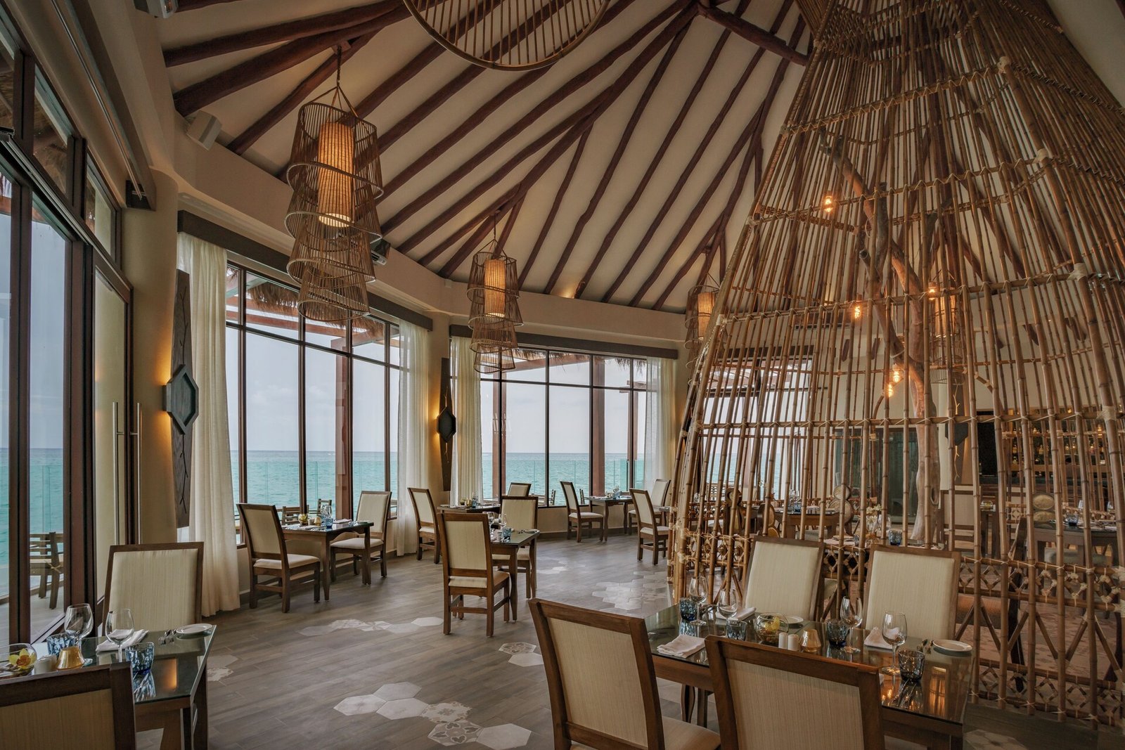 Palafitos Overwater Bungalows, eat & drink