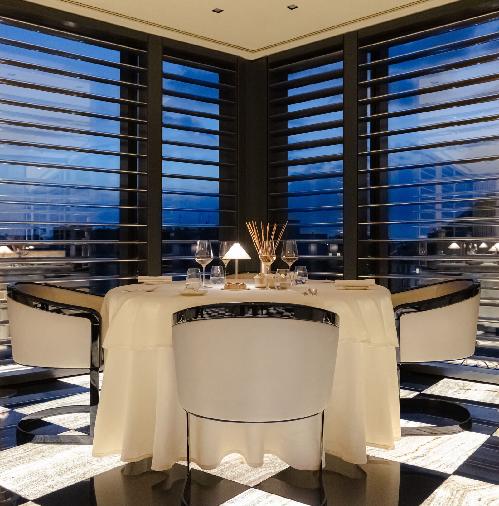 Armani Hotel Milano — vibe