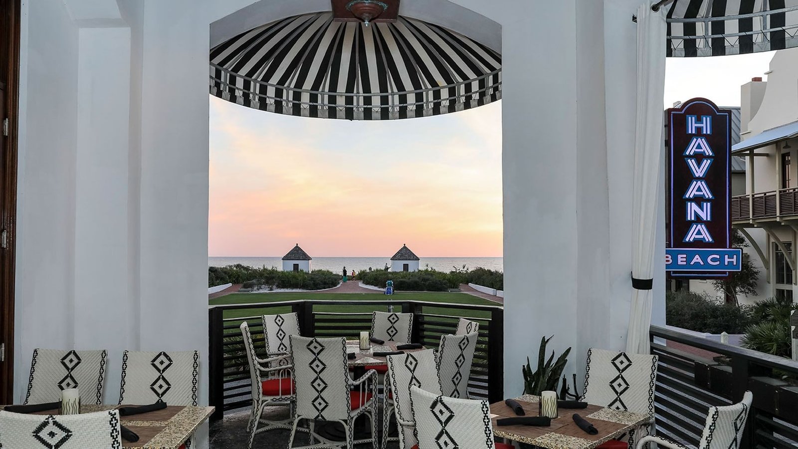The Pearl Hotel, havana beach bar & grill