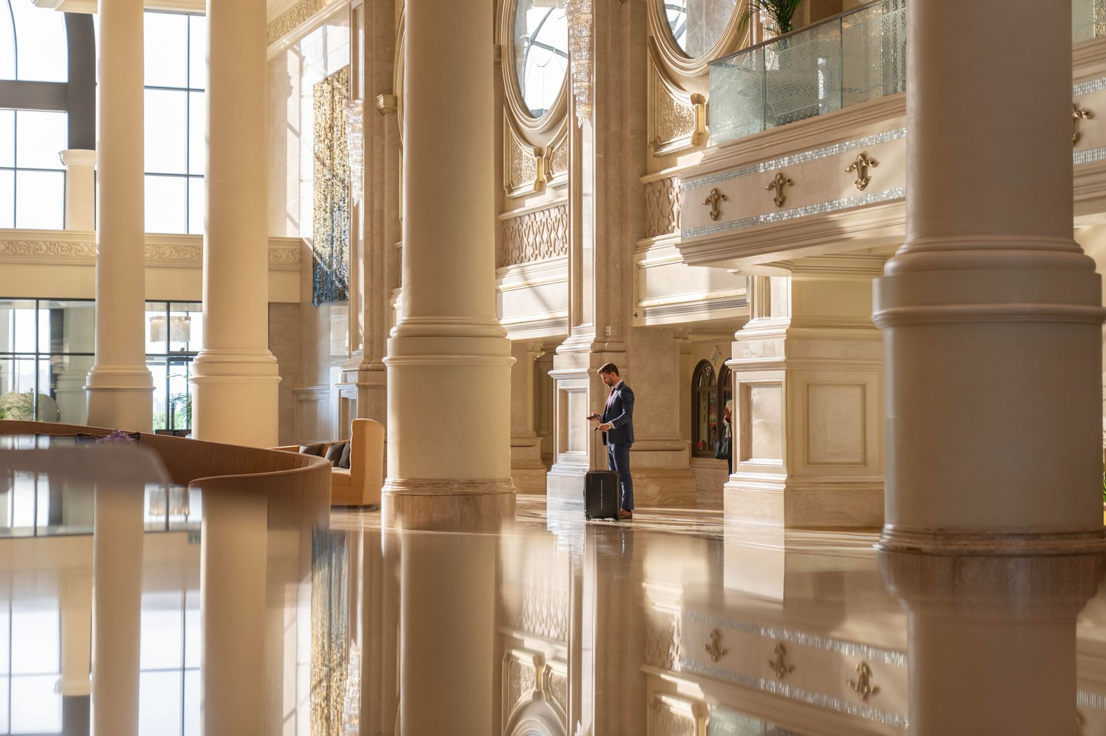 The Ritz-Carlton Abu Dhabi, Grand Canal, vibe