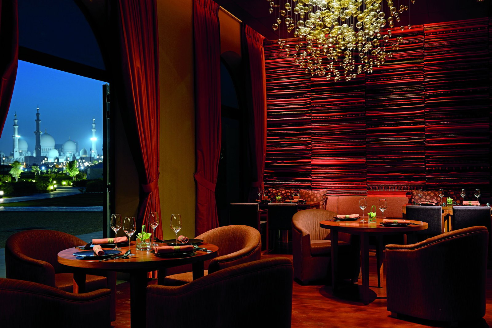 The Ritz-Carlton Abu Dhabi, Grand Canal, eat & drink