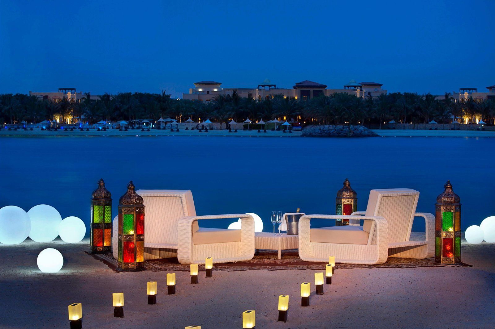 The Ritz-Carlton Abu Dhabi, Grand Canal, vibe