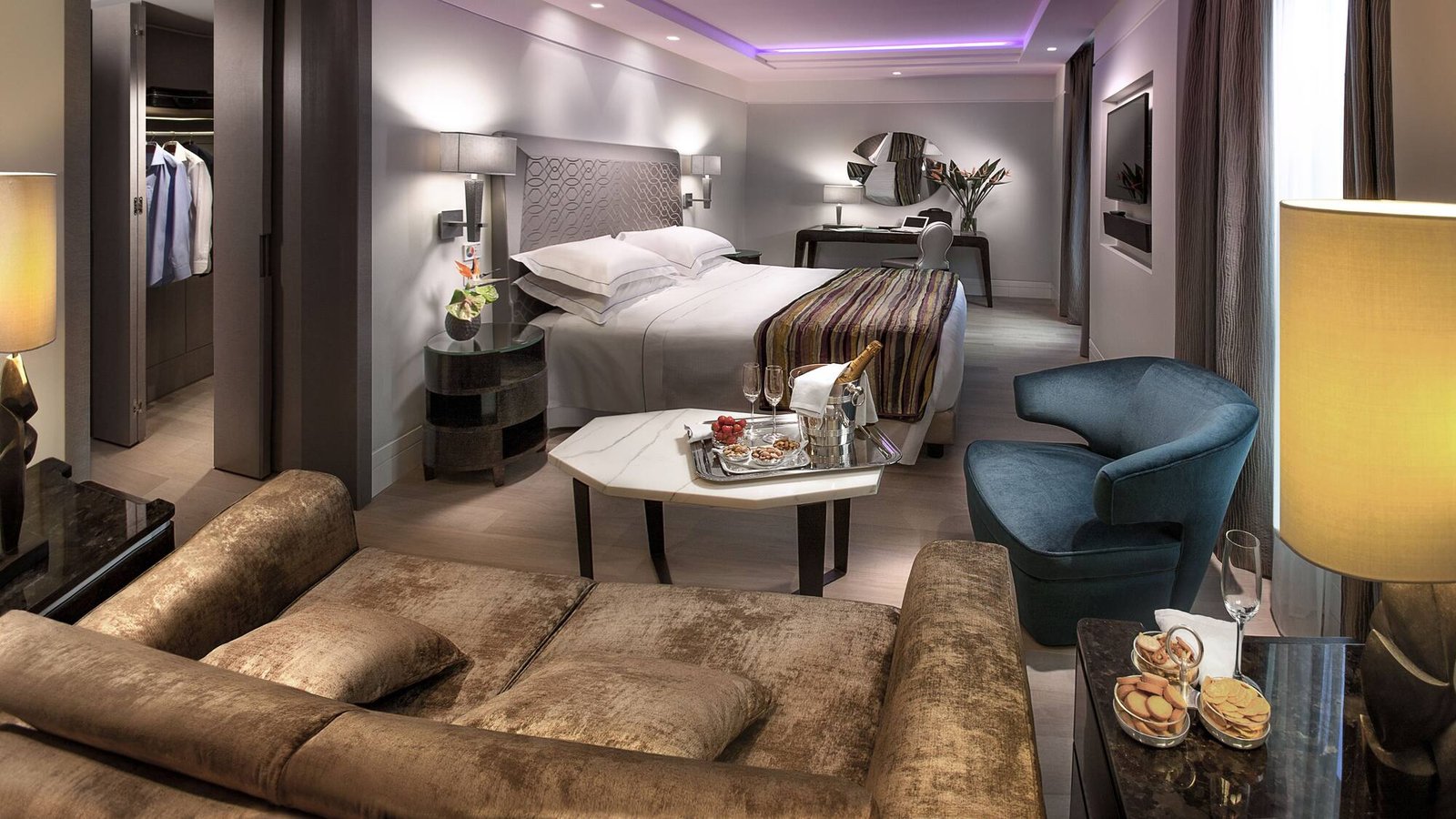Hotel Cavour — rooms
