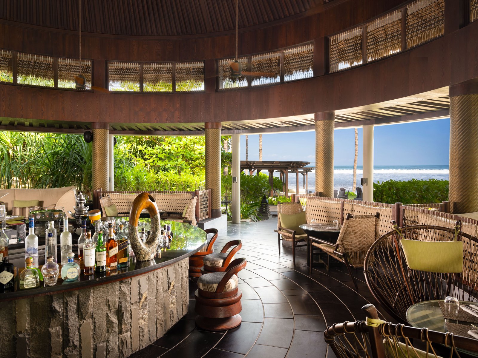 The Ritz-Carlton, Bali, breezes tapas lounge