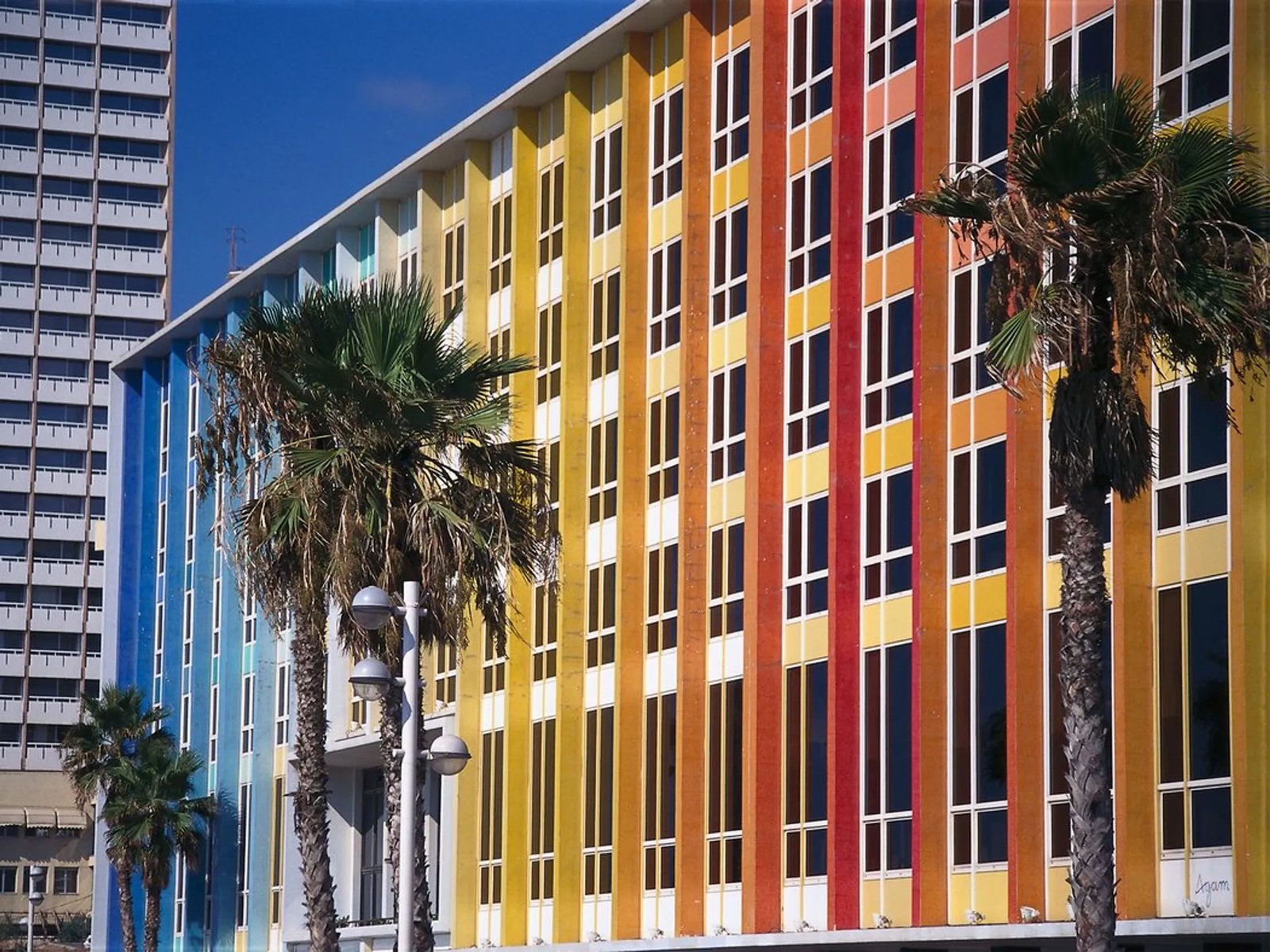Dan Tel Aviv Hotel, backstory