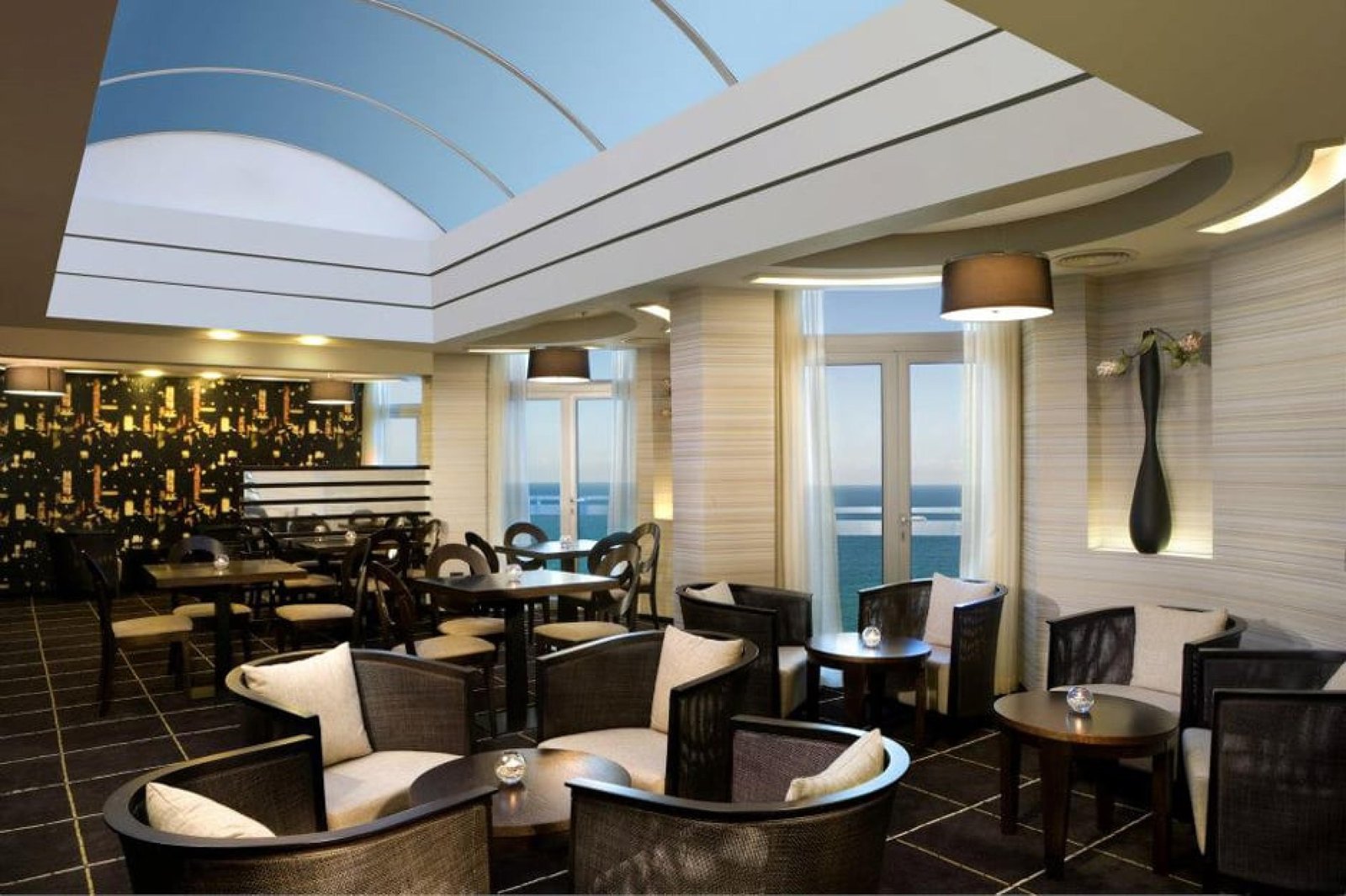 Dan Tel Aviv Hotel, vibe
