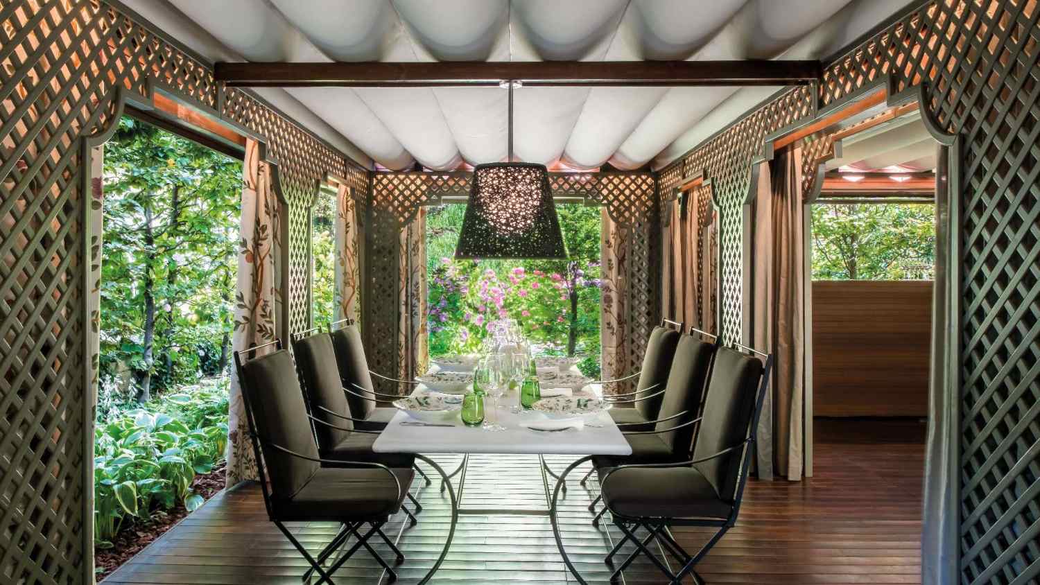 Bulgari Hotel Milano, at the table