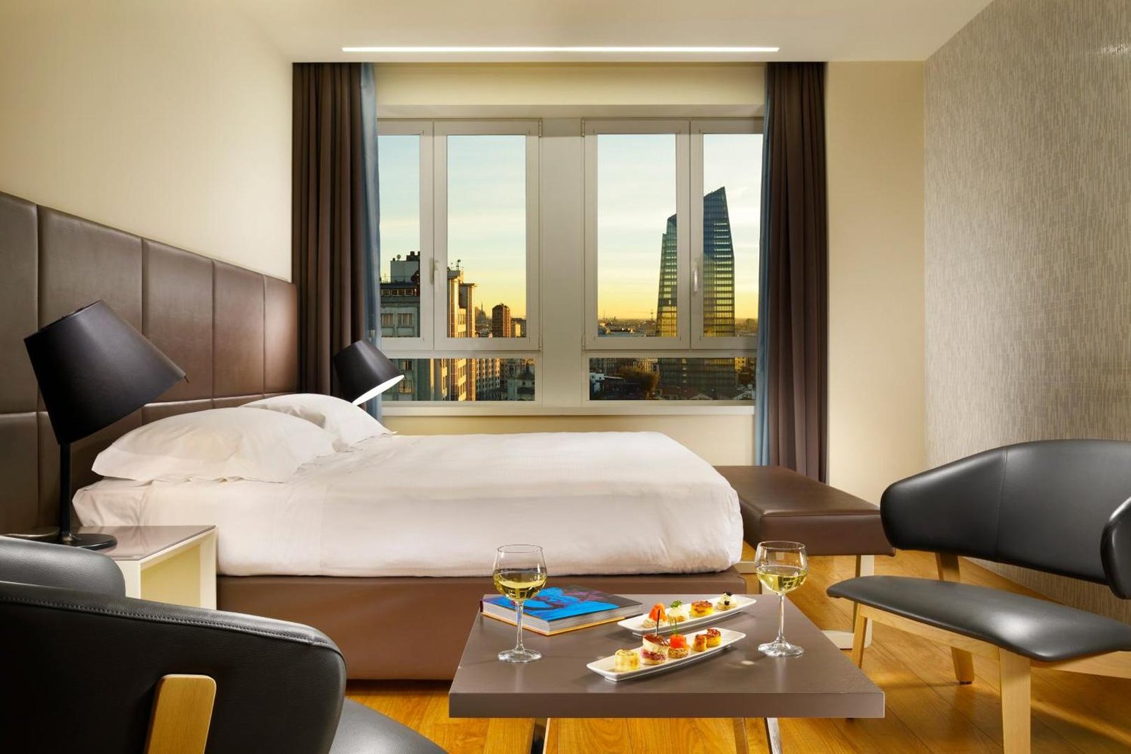 UNA Hotels Century — eat & drink