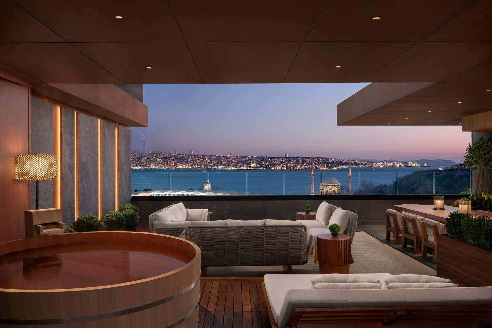 The Ritz-Carlton, Istanbul, vibe