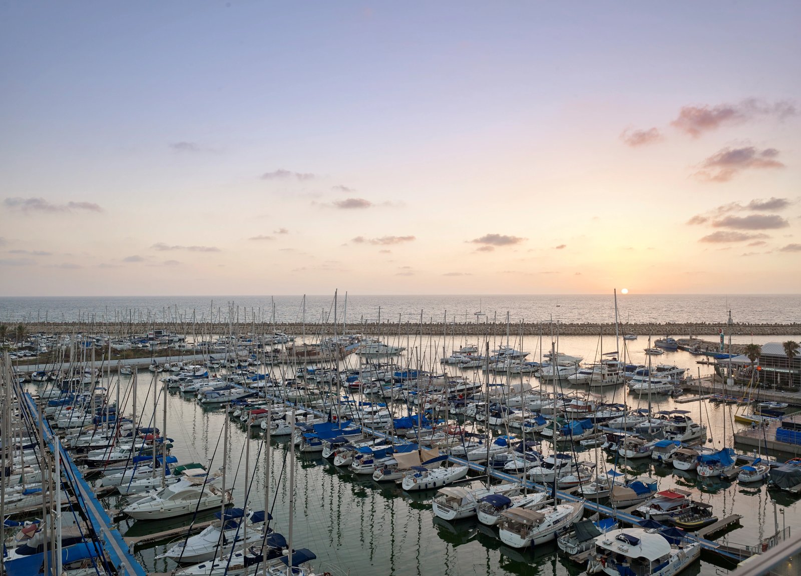 The Ritz-Carlton, Herzliya, vibe