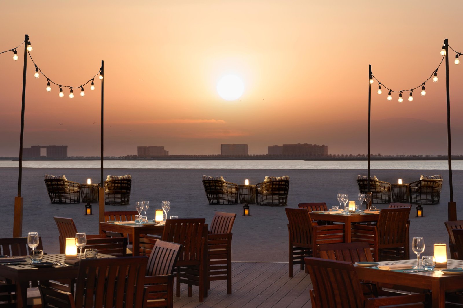 The Ritz-Carlton Ras Al Khaimah, Al Hamra Beach, eat & drink