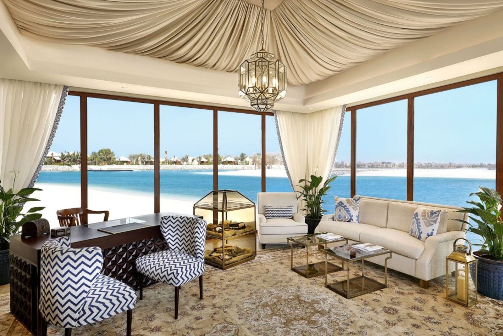 The Ritz-Carlton Ras Al Khaimah, Al Hamra Beach, vibe