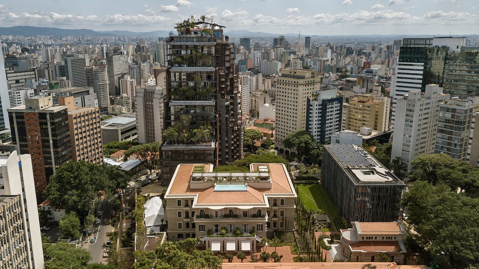 Torre Mata Atlântica - Rosewood, backstory