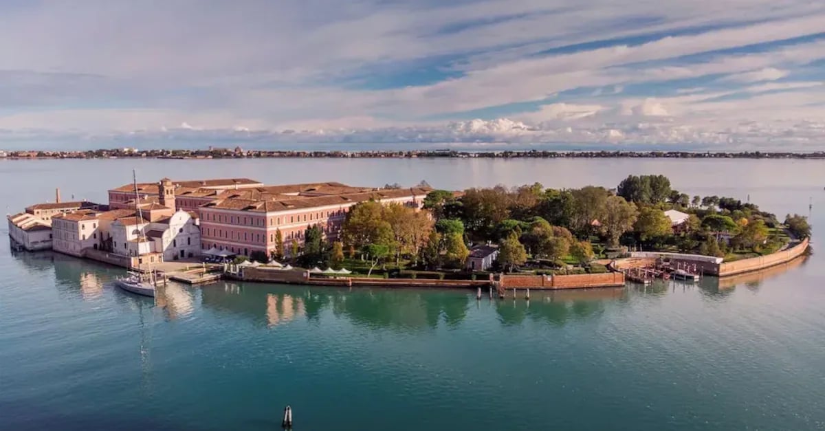 San Clemente Palace Venice, backstory