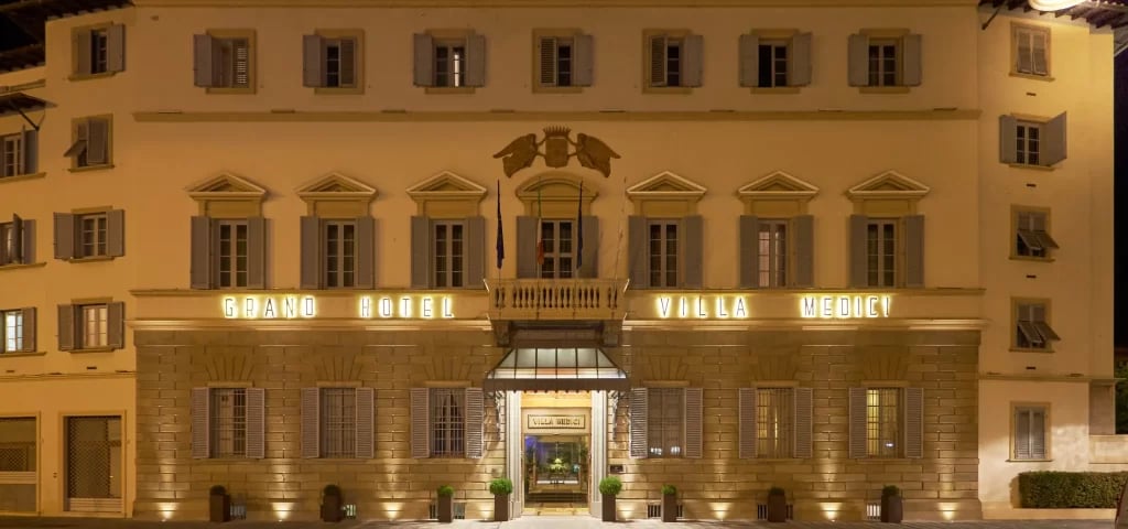 Sina Villa Medici, backstory