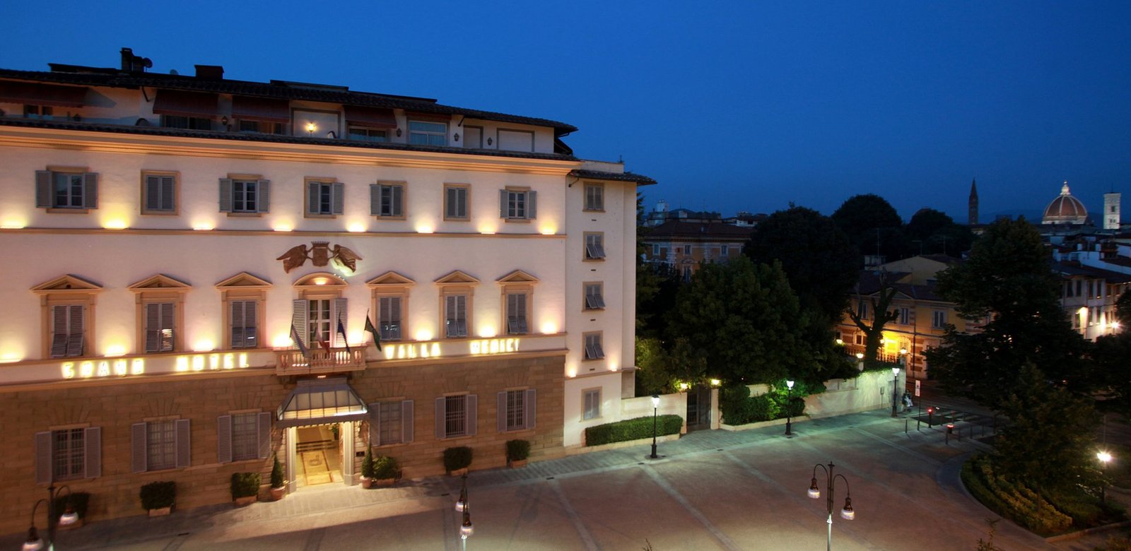 Sina Villa Medici, backstory