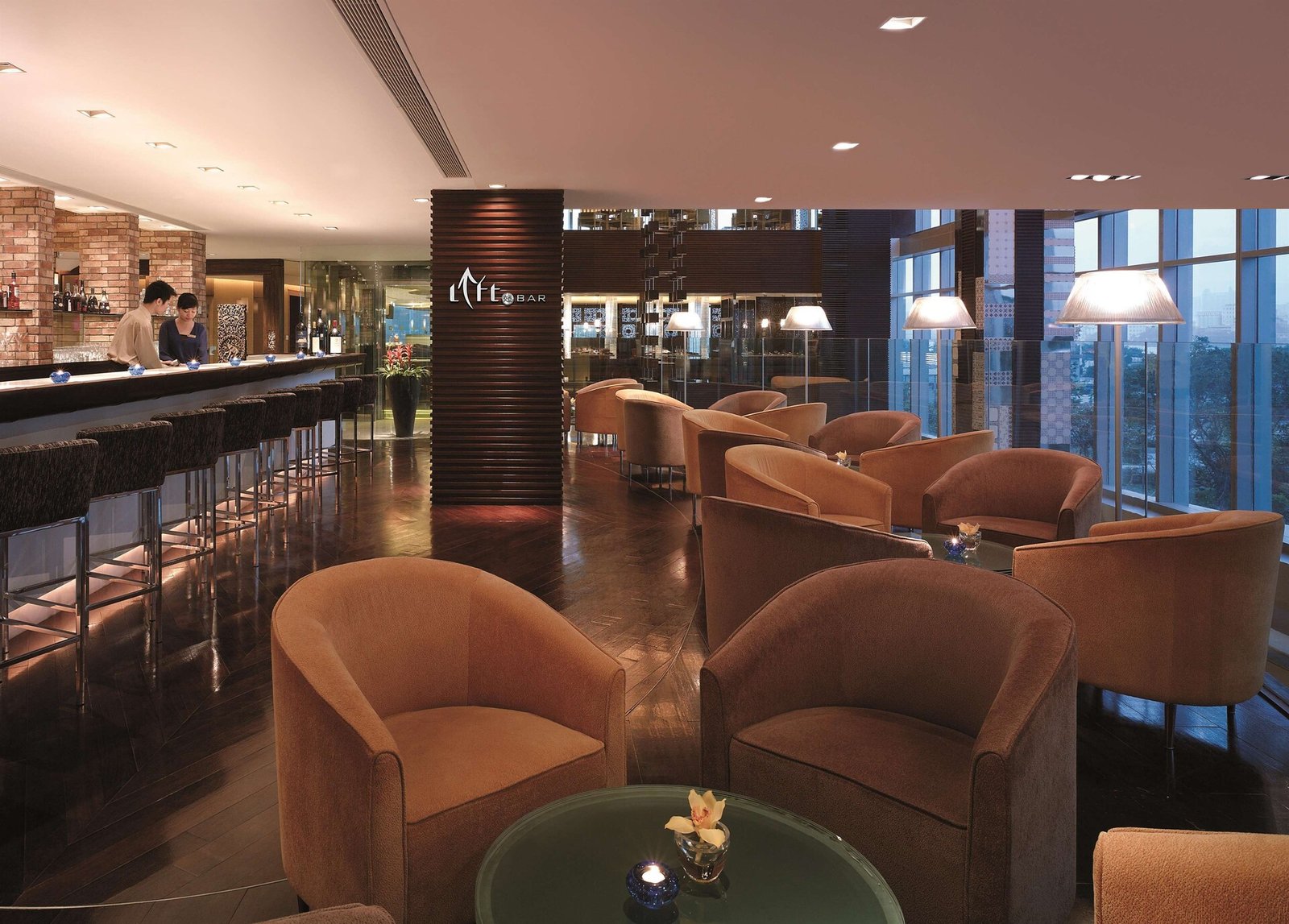 Shangri-La Hotel, Guangzhou, at the table