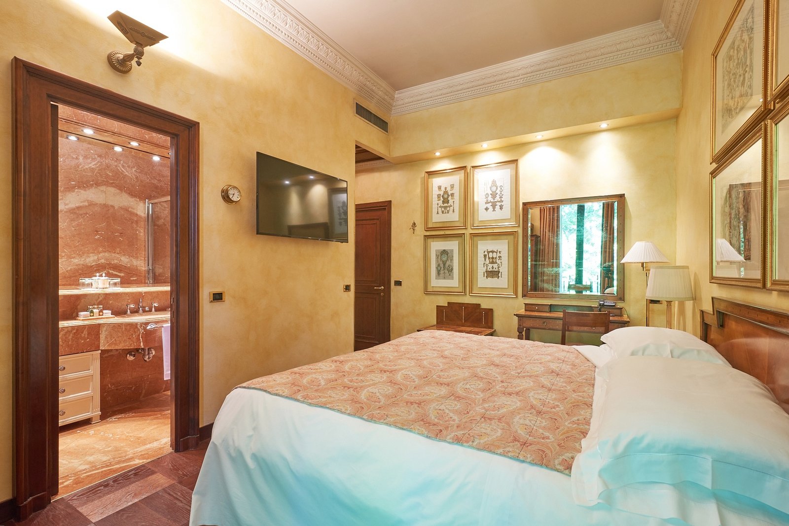 Hotel de la Ville — rooms