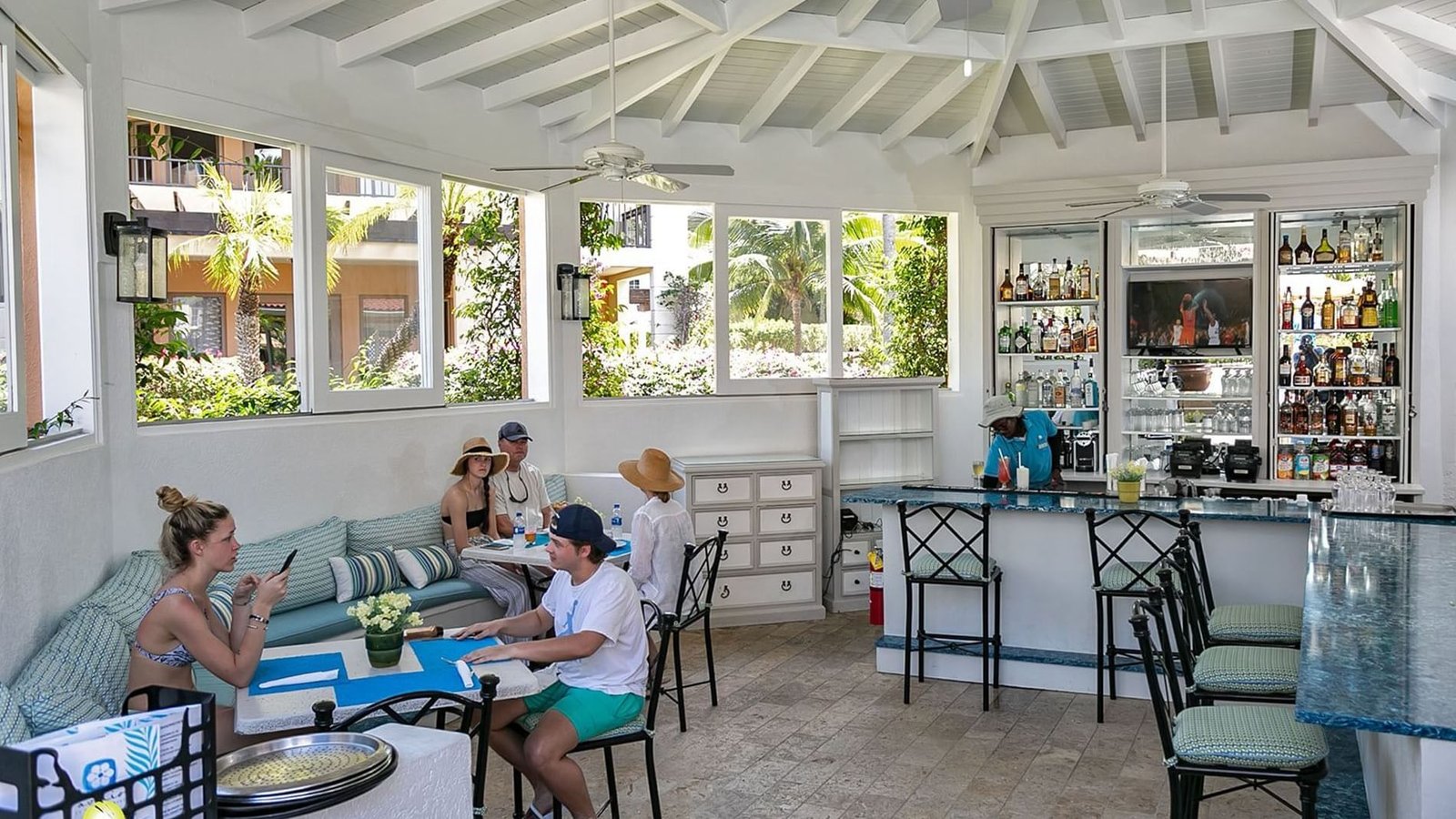 The Somerset on Grace Bay, eat & drink