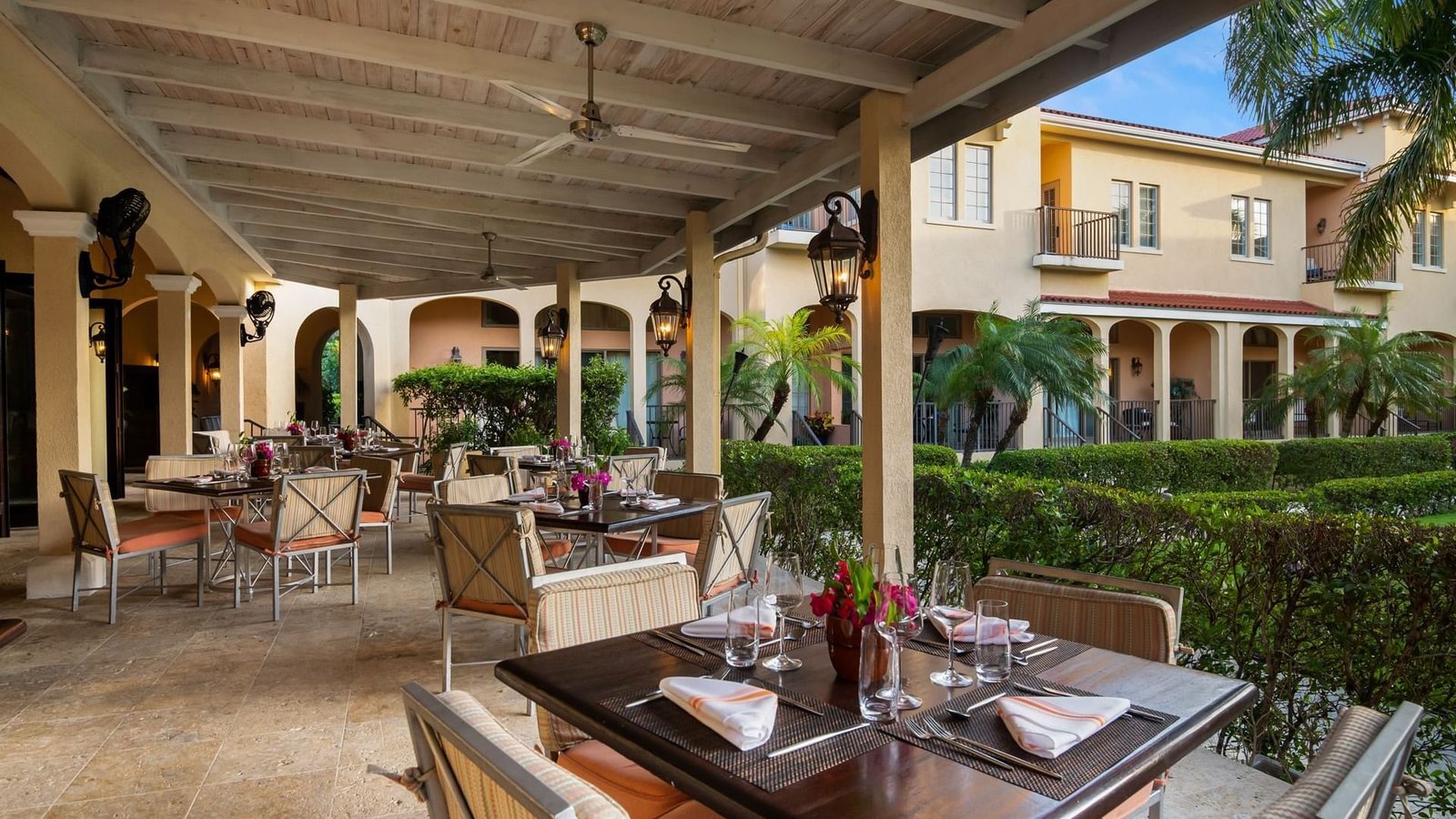 The Somerset on Grace Bay, eat & drink