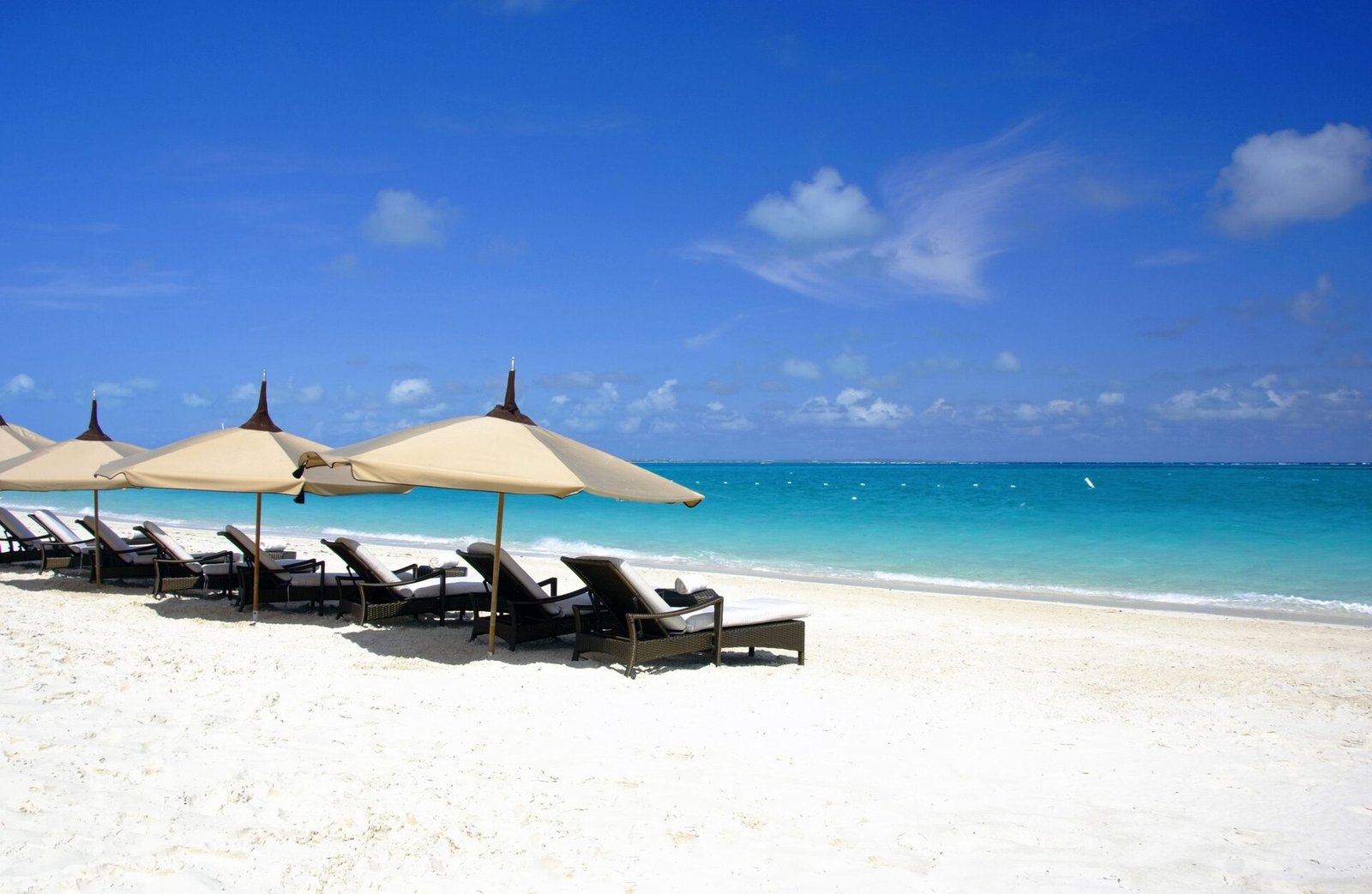 The Somerset on Grace Bay, vibe