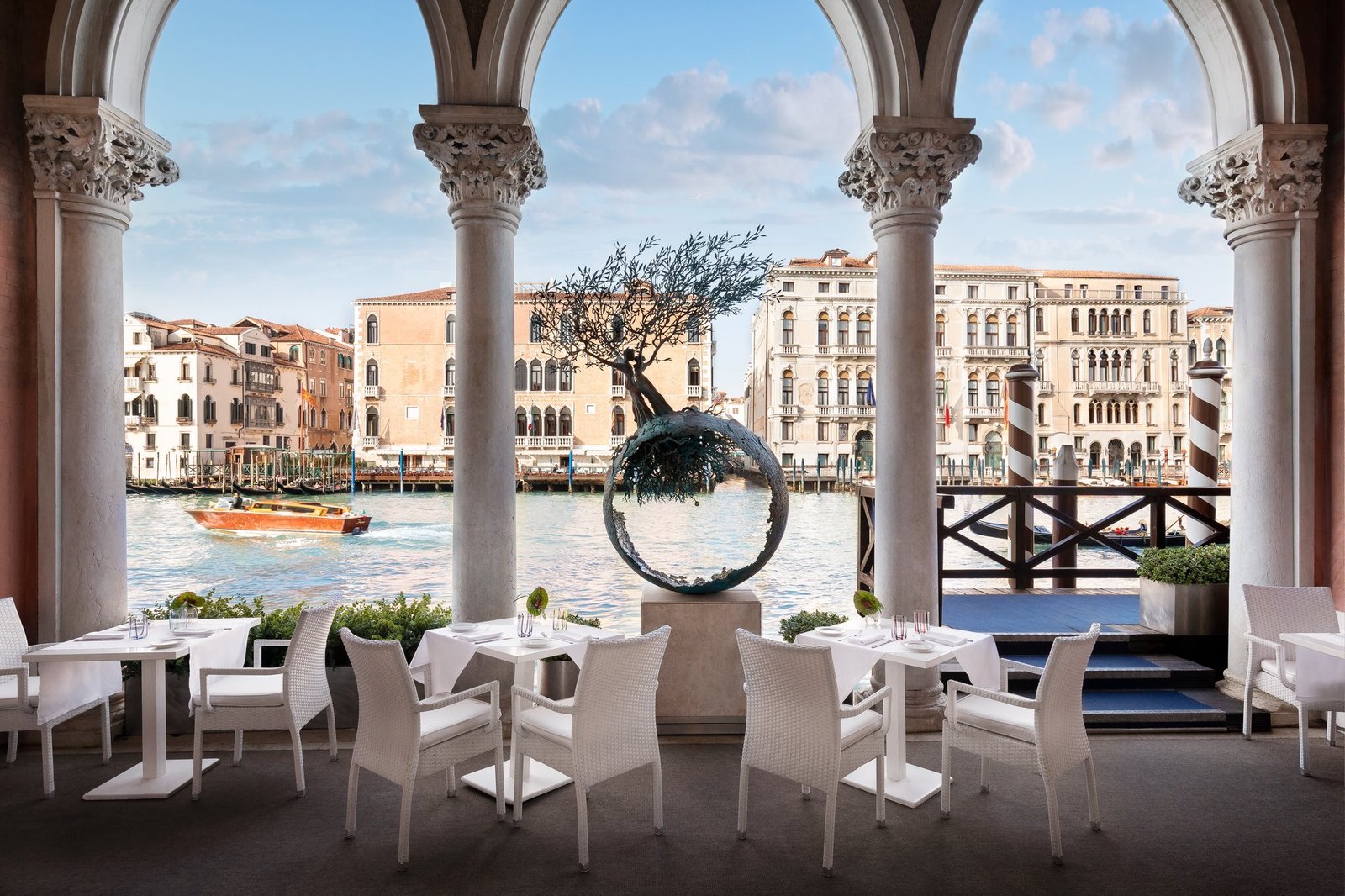 Sina Centurion Palace, eat & drink
