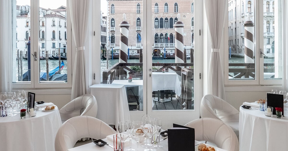 Sina Centurion Palace, eat & drink