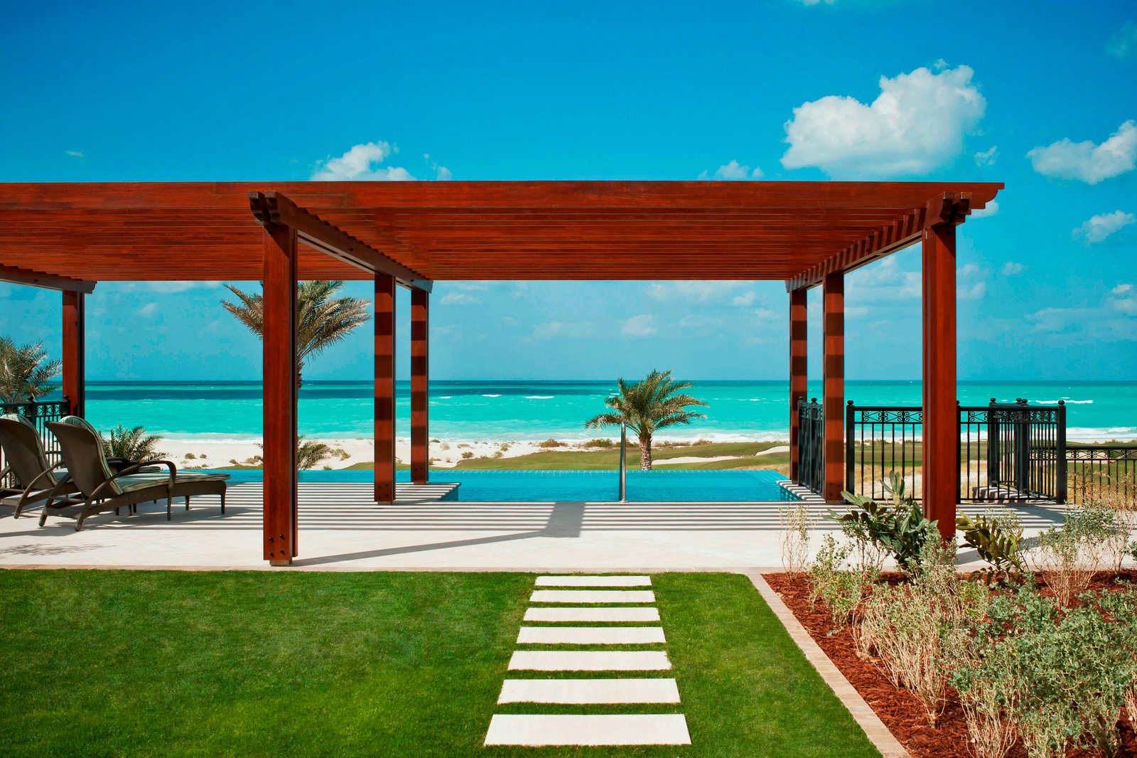 The St. Regis Saadiyat Island Resort, Abu Dhabi, vibe