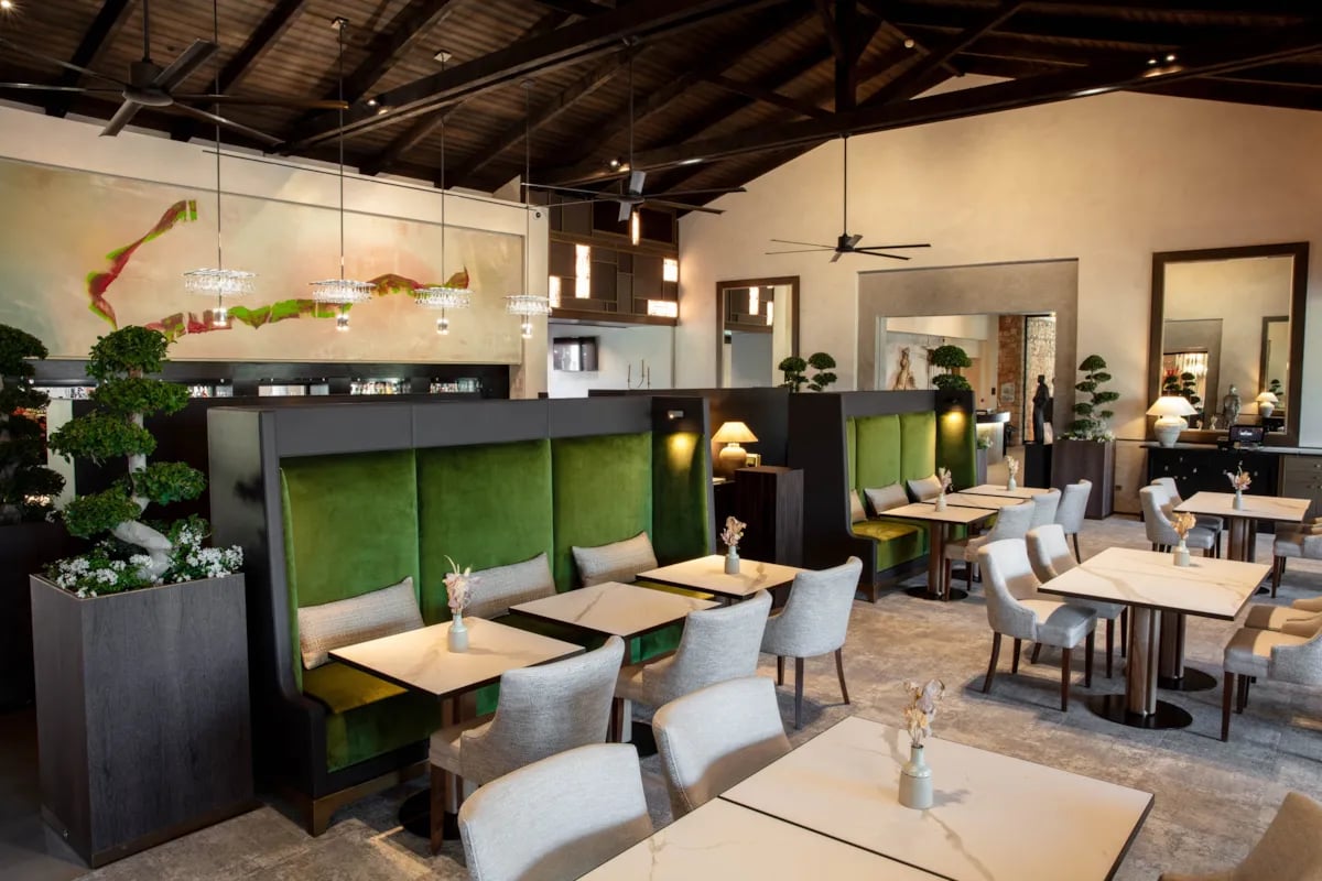 Terre Blanche, at the table