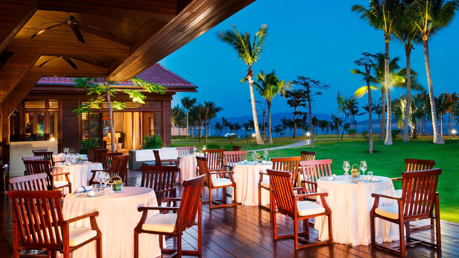 The St. Regis Sanya Yalong Bay Resort, eat & drink