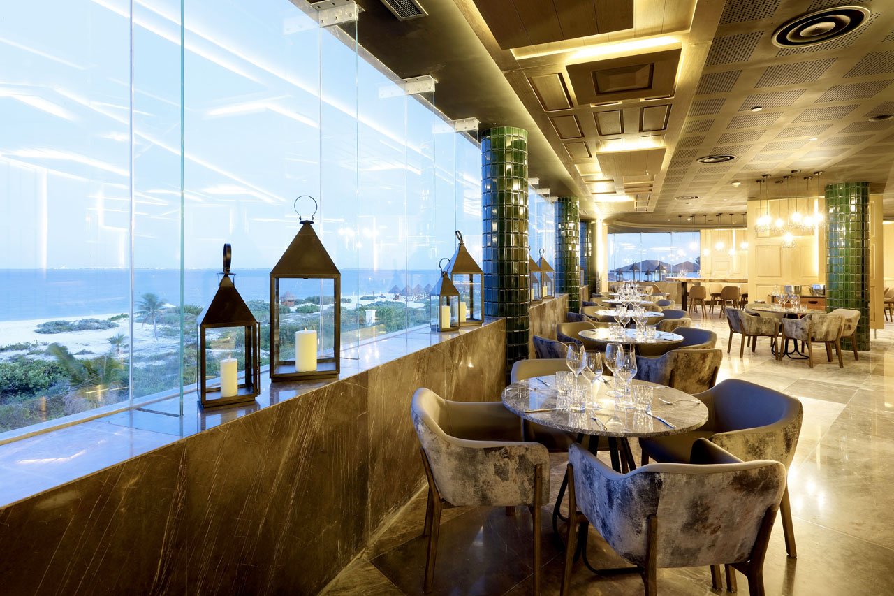 TRS Coral Hotel, eat & drink