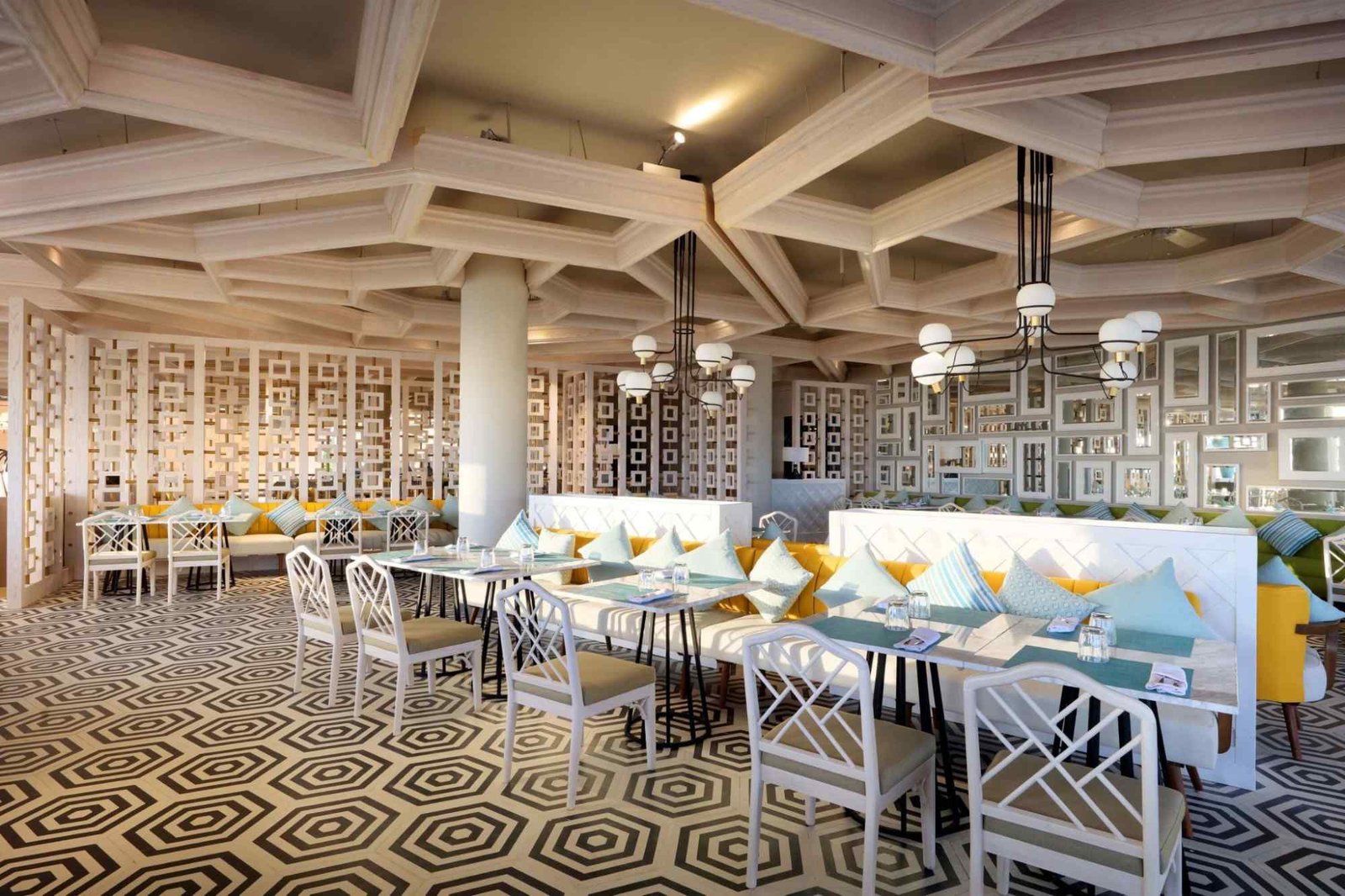 TRS Coral Hotel, eat & drink