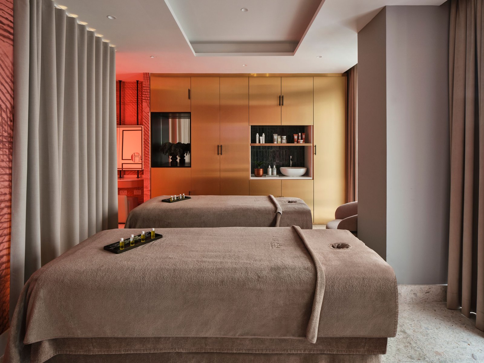 W Edinburgh, the spa