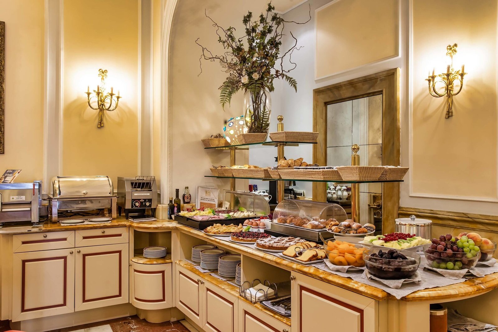 Hotel Albergo del Senato — eat & drink