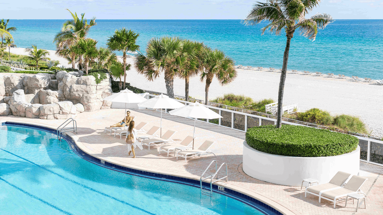 Trump International Beach Resort, the pool