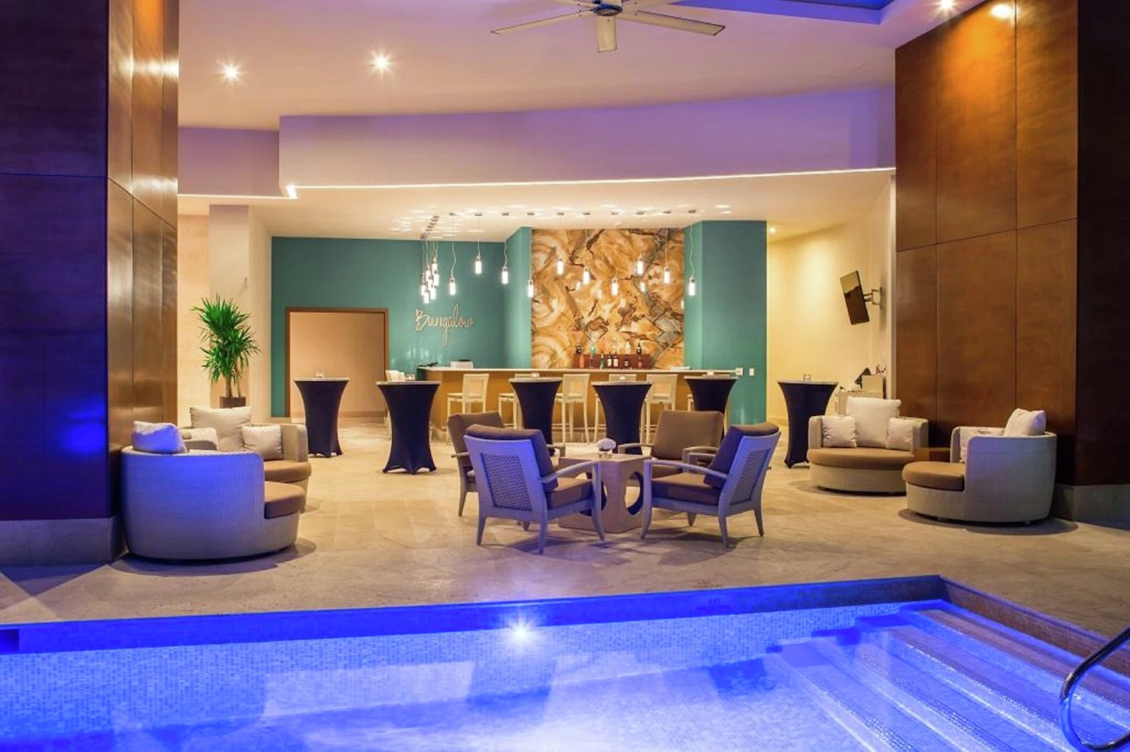 Waldorf Astoria Panama, at the table