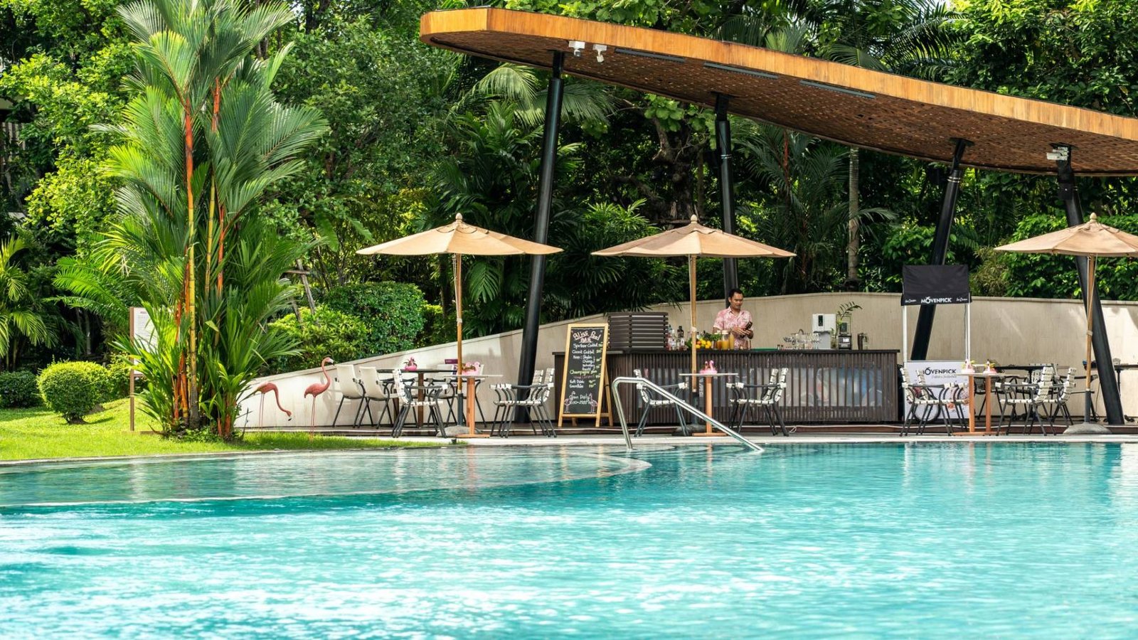 Mövenpick BDMS Wellness Resort Bangkok, the pool