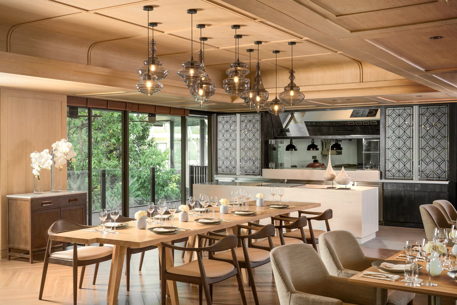 Mövenpick BDMS Wellness Resort Bangkok, at the table
