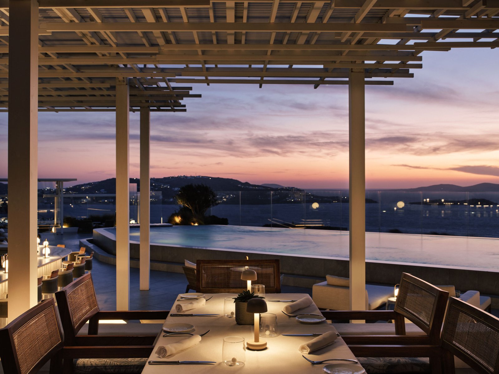 Deos Mykonos - A Myconian Collection Hotel, eat & drink