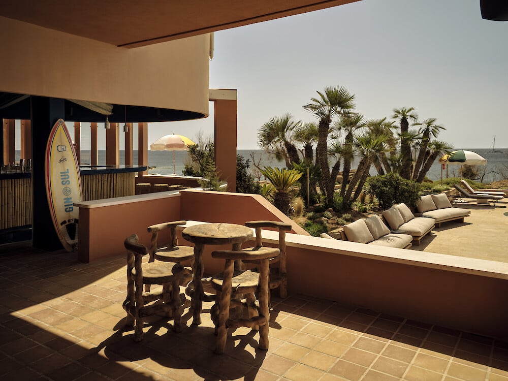 Bikini Island & Mountain Hotel Es Trenc, eat & drink