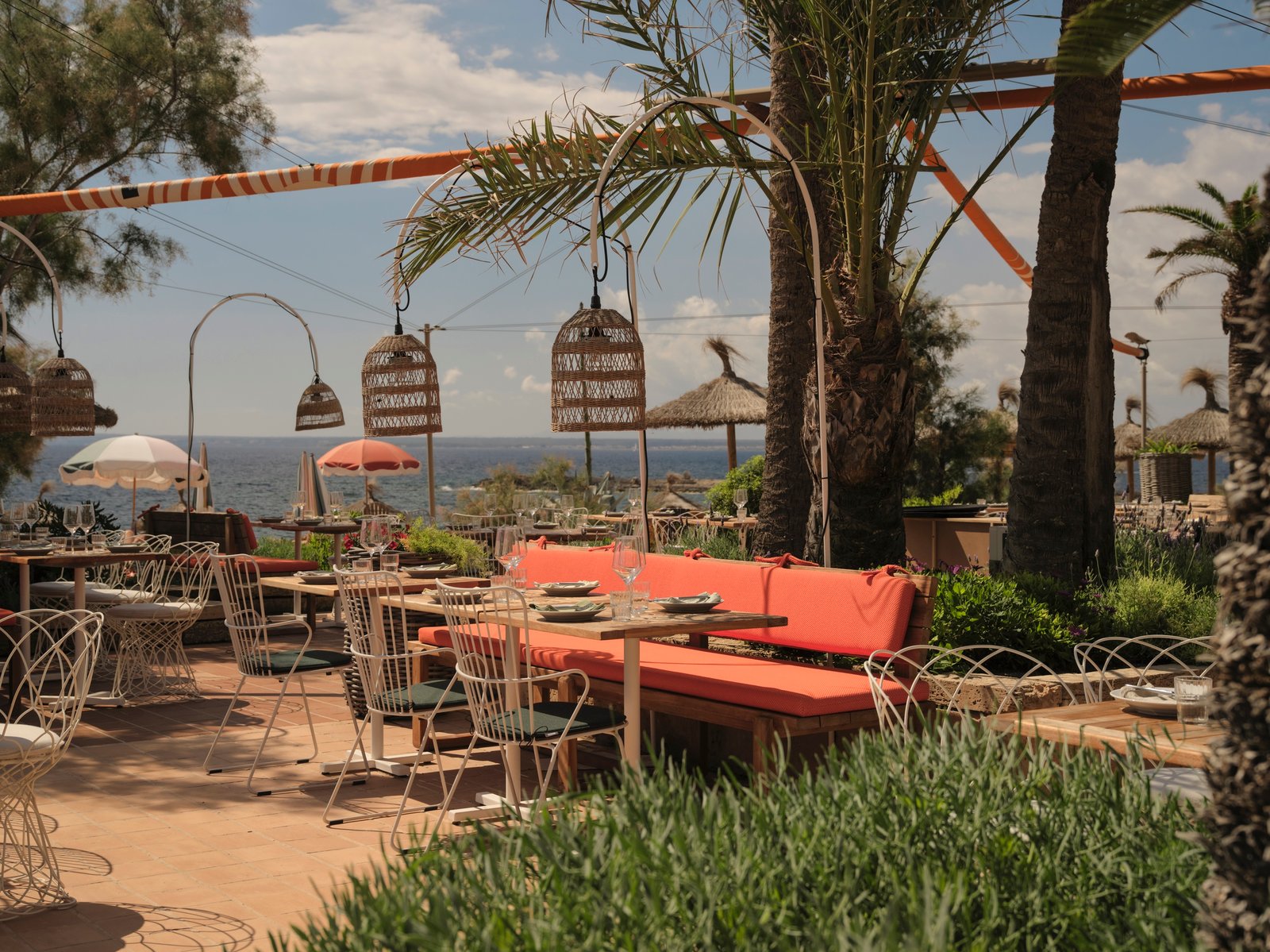 Bikini Island & Mountain Hotel Es Trenc, eat & drink