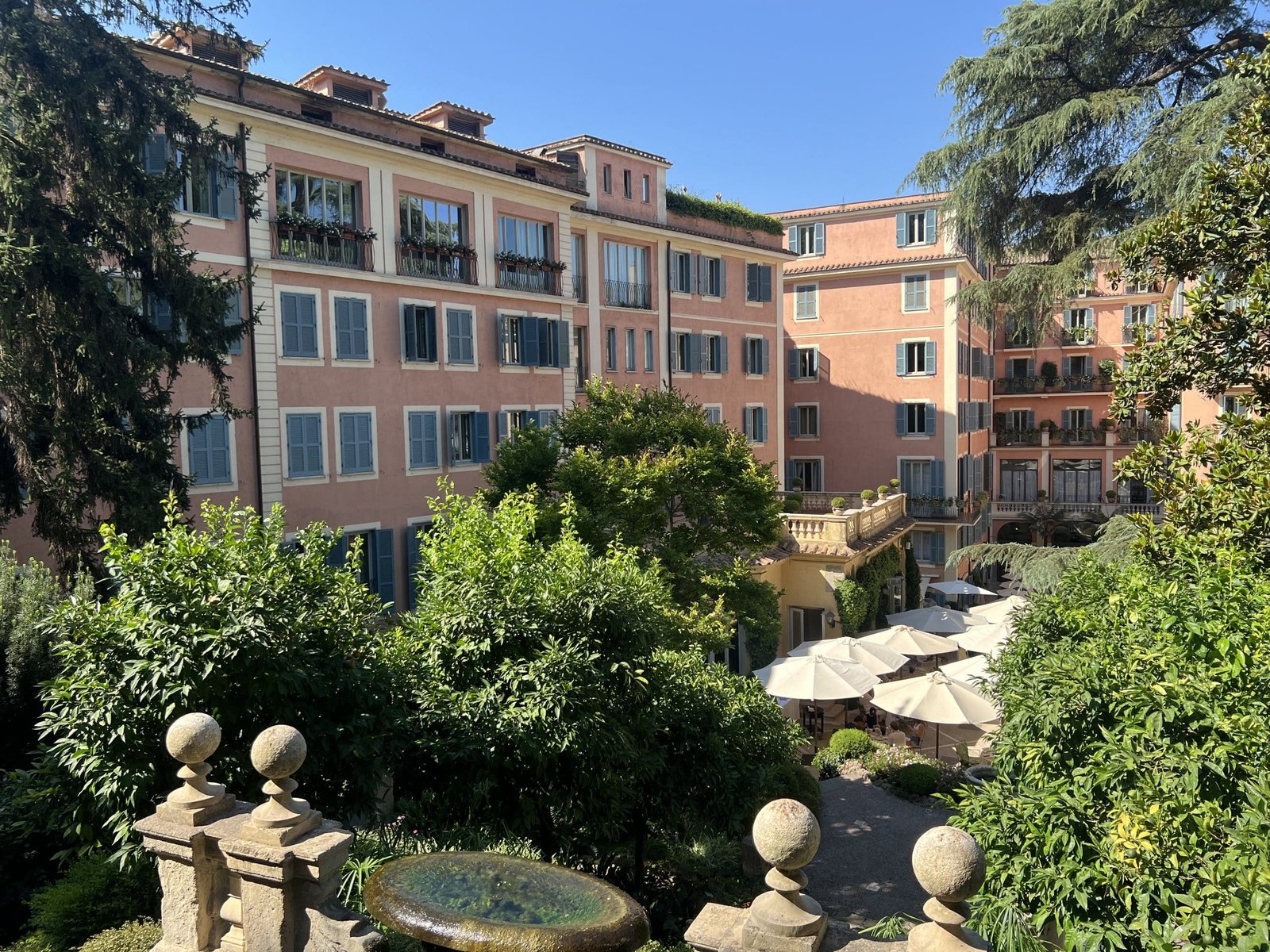 Hotel de Russie — backstory
