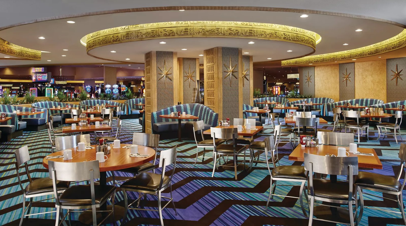 Luxor Hotel & Casino, at the table