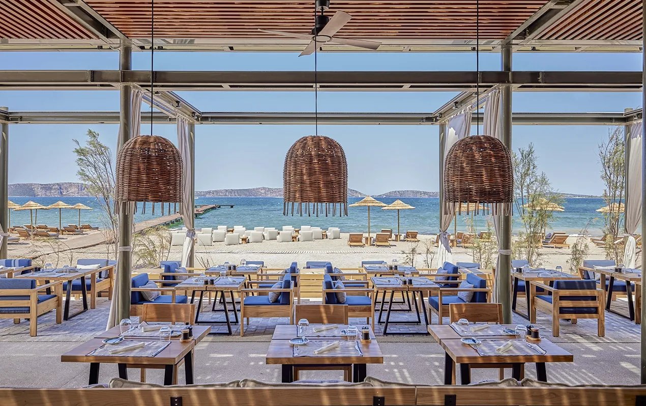 W Costa Navarino, parelía