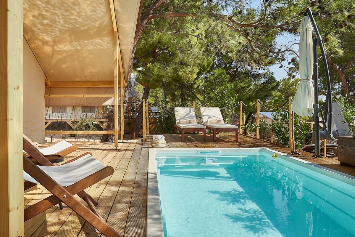Abeille Maison Glamping Resort Zlatni Rat, the pool