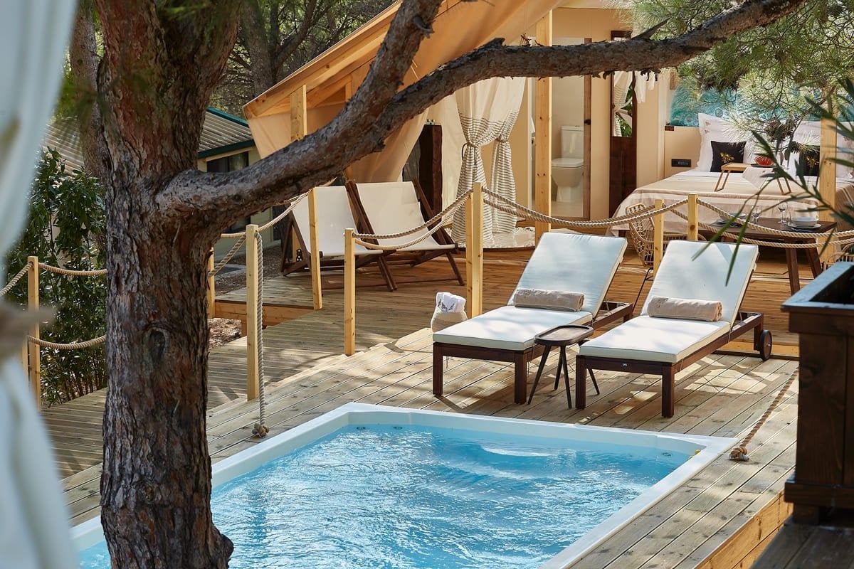 Abeille Maison Glamping Resort Zlatni Rat, the pool