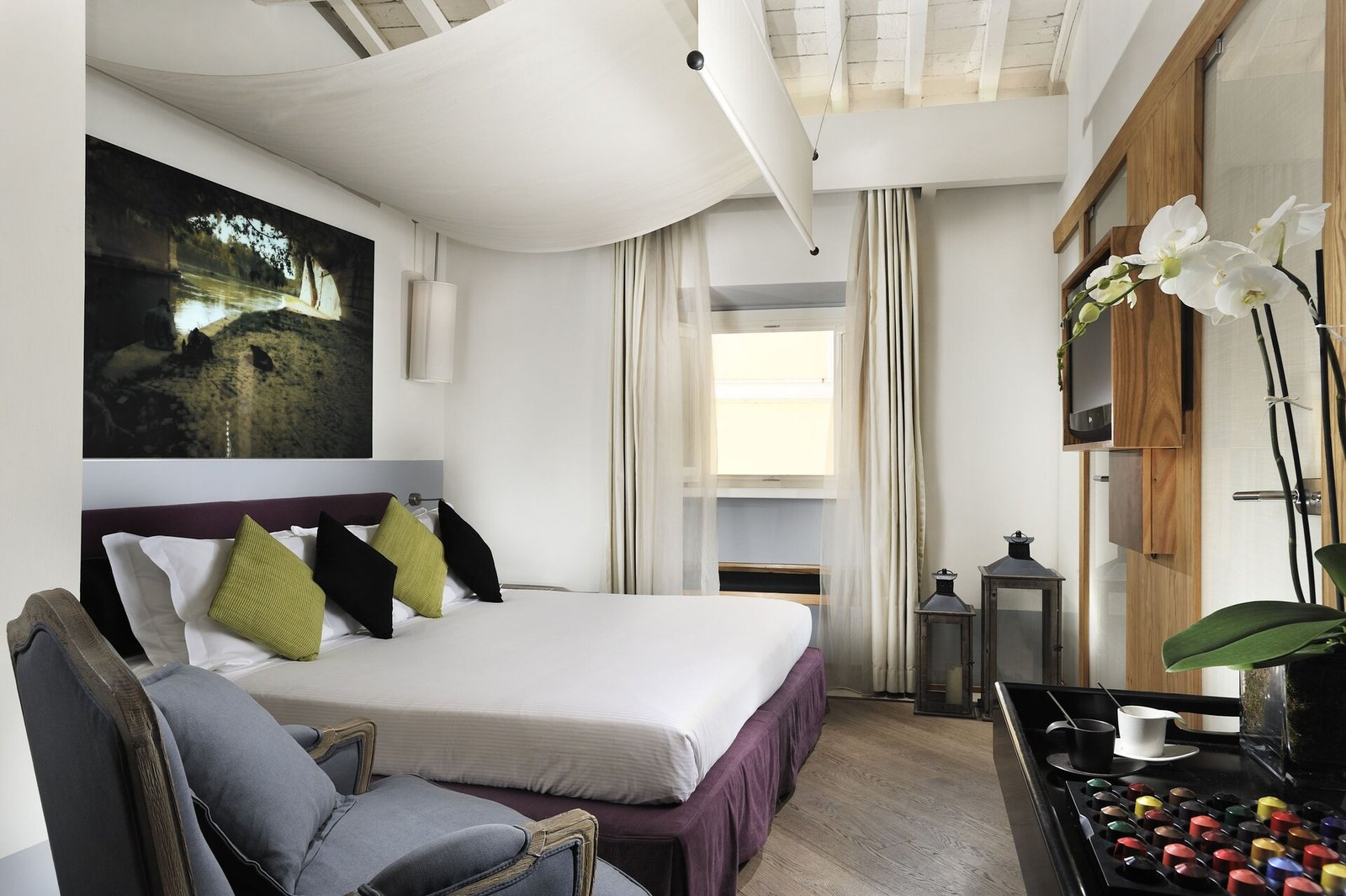 Mario de' Fiori 37 — rooms