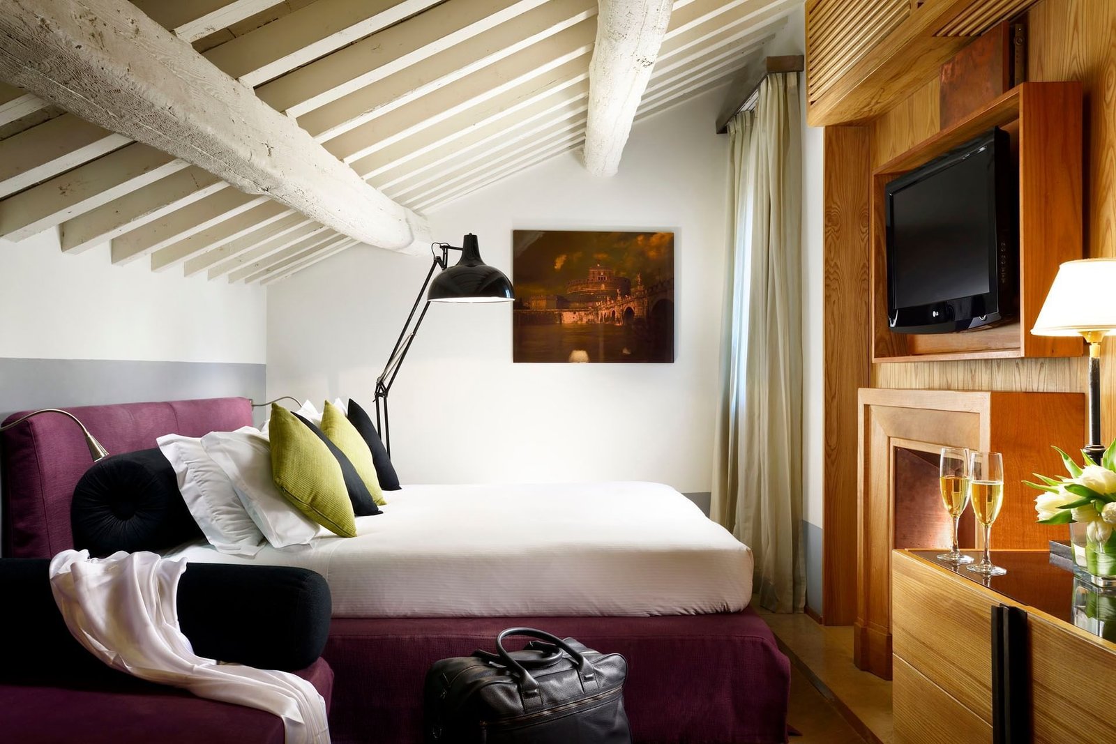 Mario de' Fiori 37 — rooms